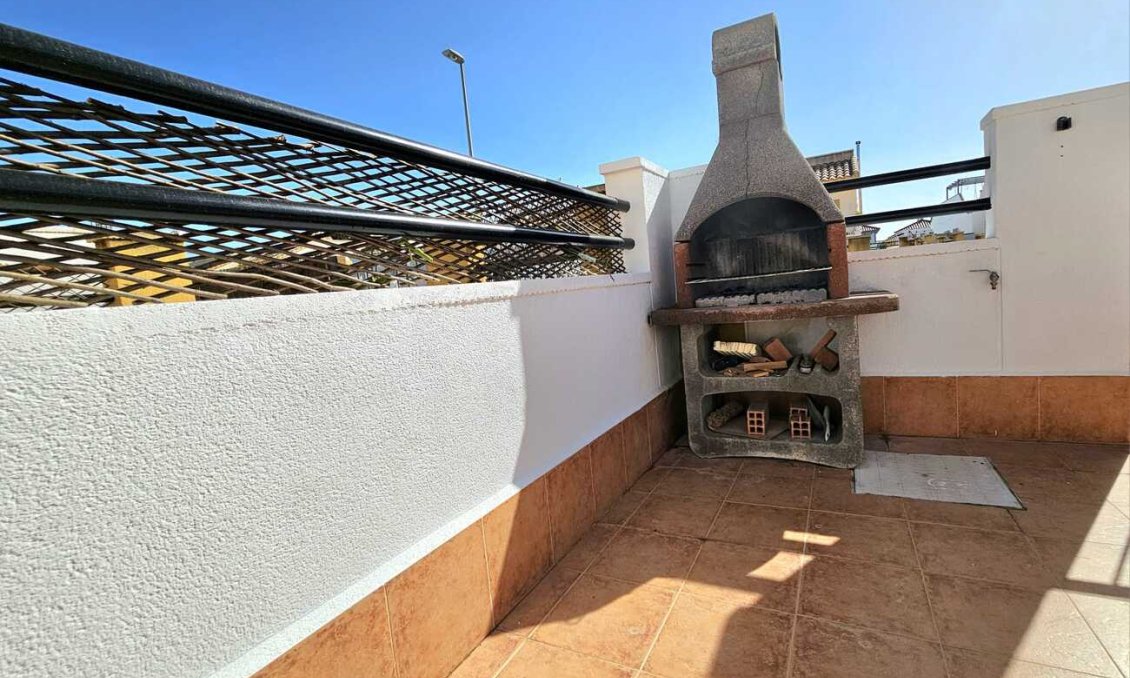 Resale - Town House -
Sucina