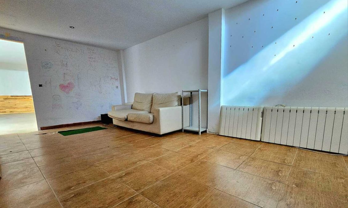 Resale - Town House -
Sucina