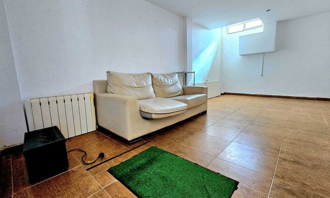 Resale - Town House -
Sucina
