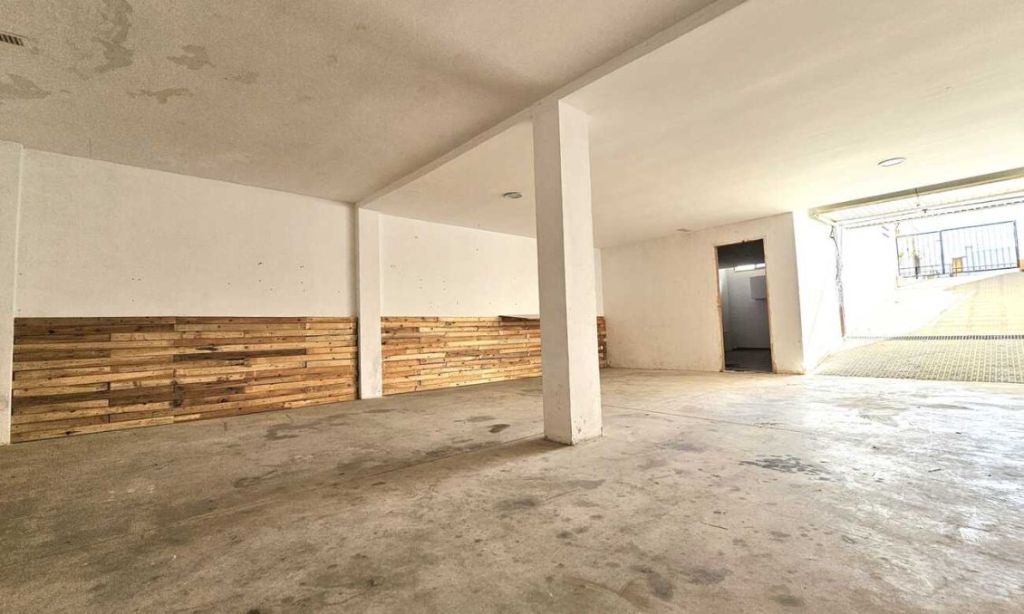 Resale - Town House -
Sucina