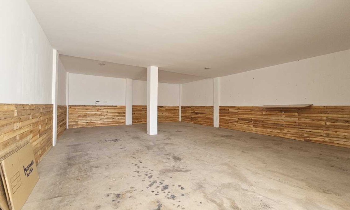 Resale - Town House -
Sucina