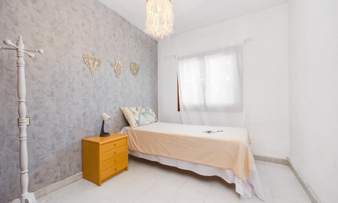 Használt Ingatlanok - Ikerház -
Torrevieja - Nueva Torrevieja