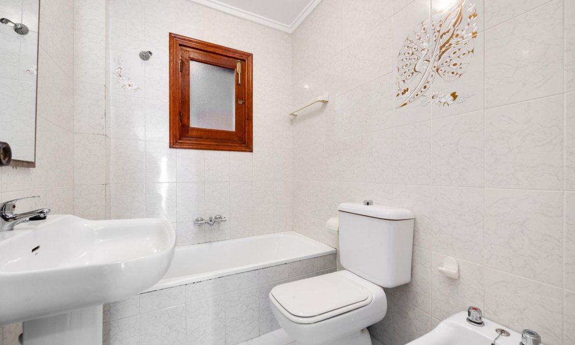 Használt Ingatlanok - Ikerház -
Torrevieja - Nueva Torrevieja