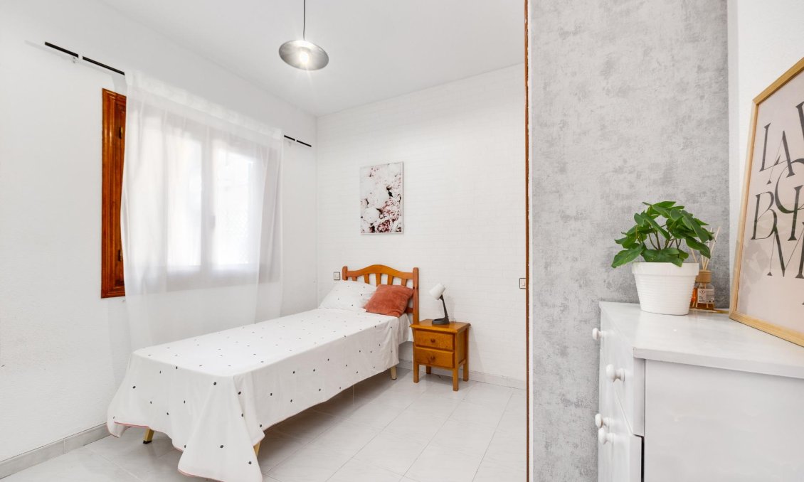 Használt Ingatlanok - Ikerház -
Torrevieja - Nueva Torrevieja