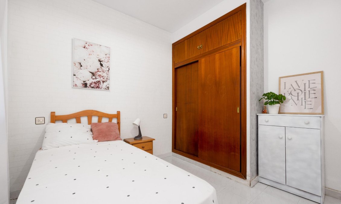 Használt Ingatlanok - Ikerház -
Torrevieja - Nueva Torrevieja