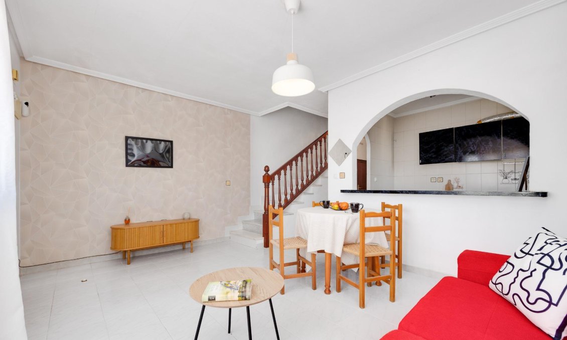 Használt Ingatlanok - Ikerház -
Torrevieja - Nueva Torrevieja