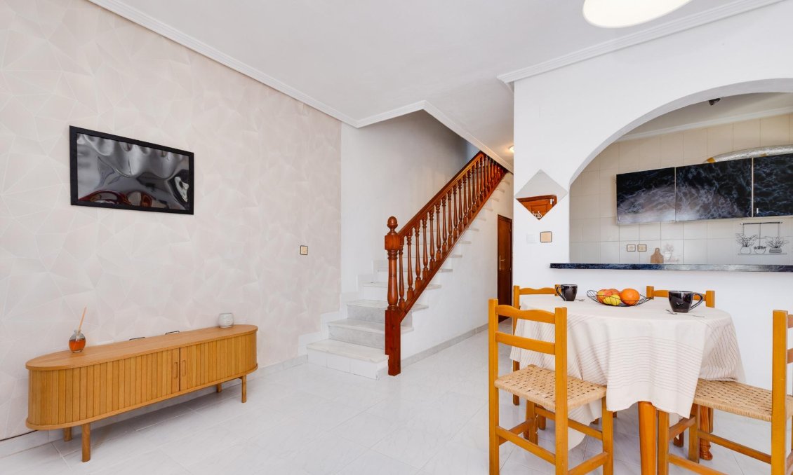 Használt Ingatlanok - Ikerház -
Torrevieja - Nueva Torrevieja