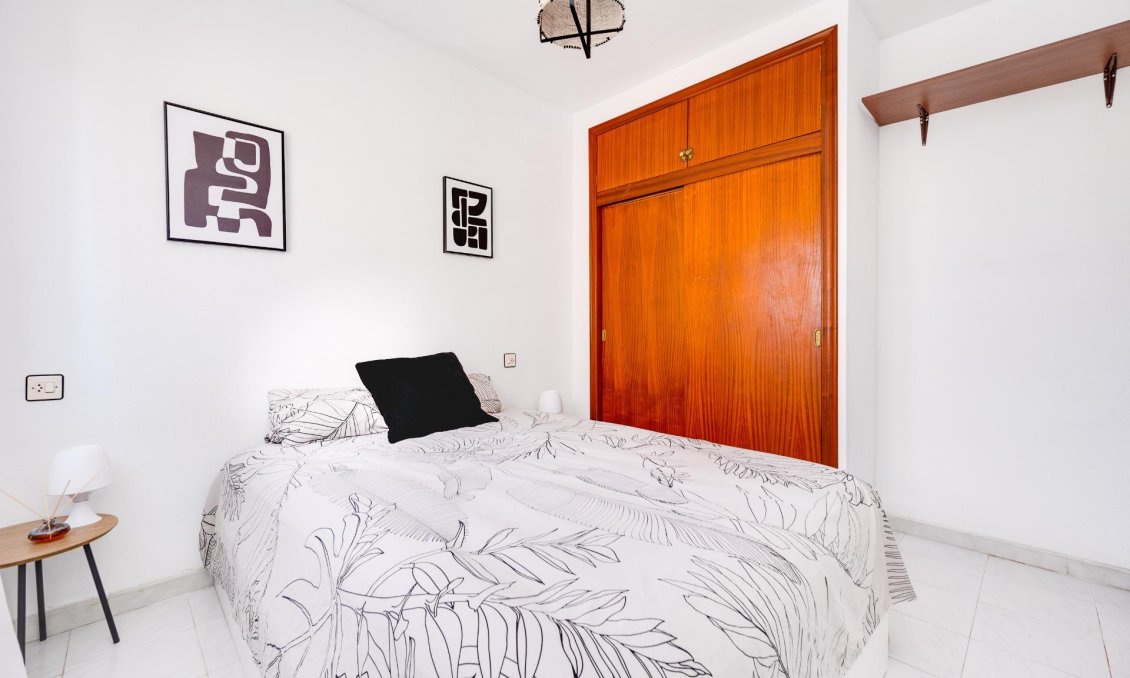 Használt Ingatlanok - Ikerház -
Torrevieja - Nueva Torrevieja