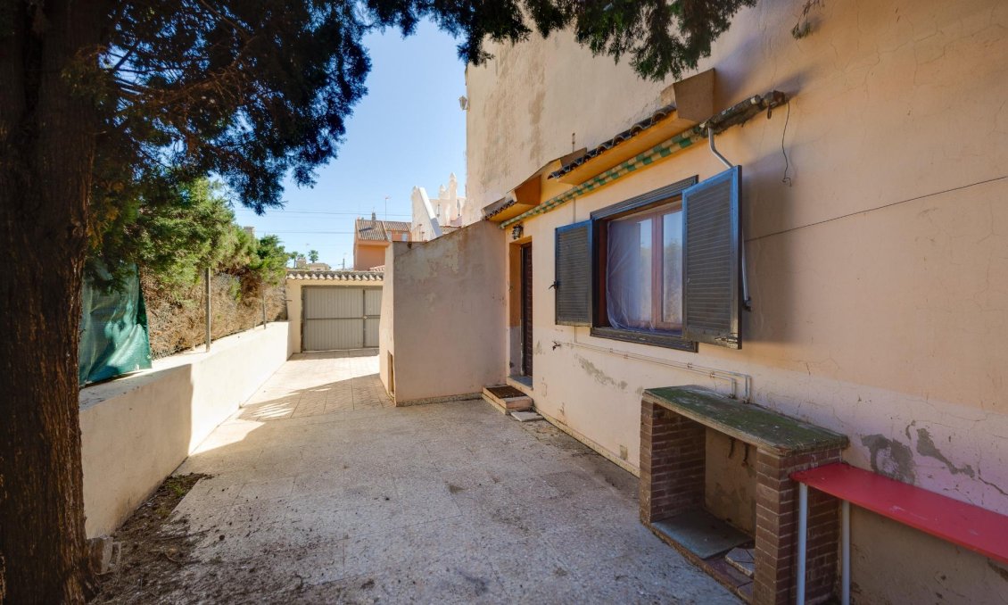 Használt Ingatlanok - Ikerház -
Torrevieja - Nueva Torrevieja