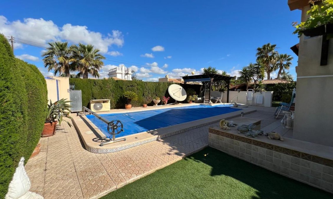 Wiederverkauf - Villa -
Cabo Roig - Costa Blanca