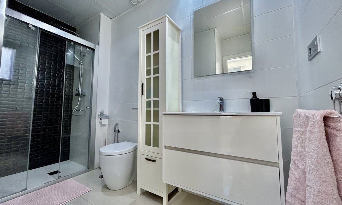 Használt Ingatlanok - Villa -
Villamartin - Costa Blanca