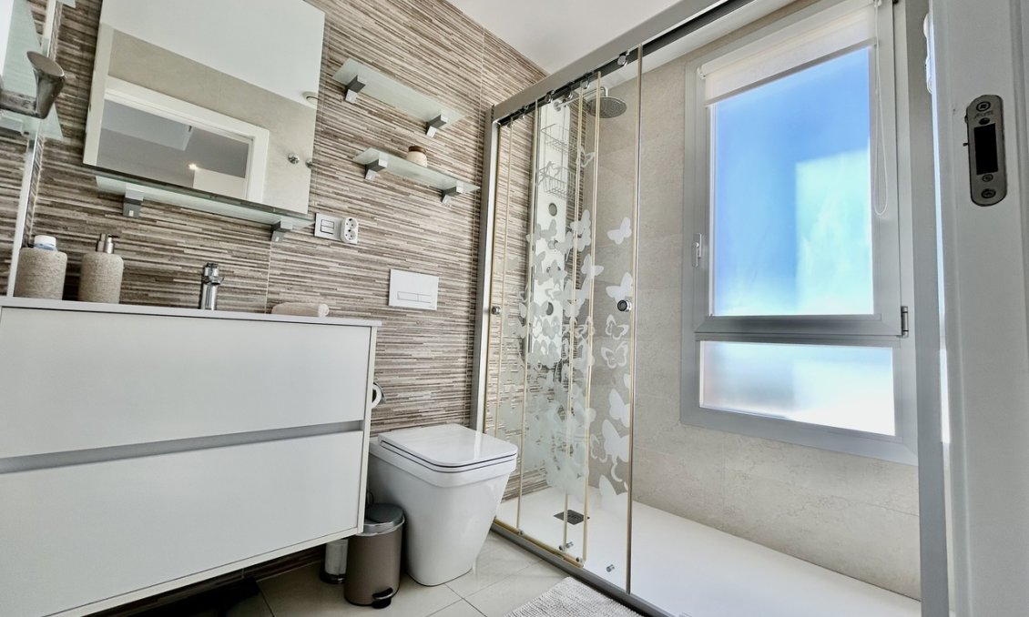 Használt Ingatlanok - Villa -
Villamartin - Costa Blanca