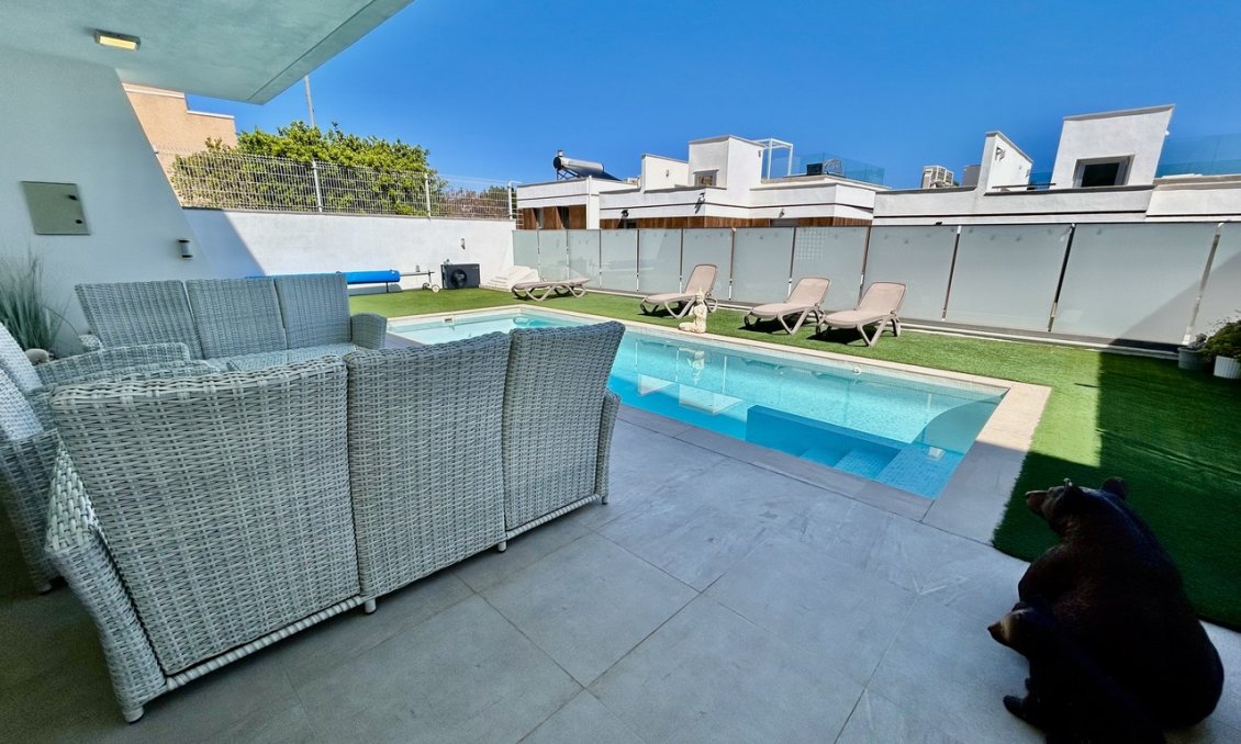 Használt Ingatlanok - Villa -
Villamartin - Costa Blanca