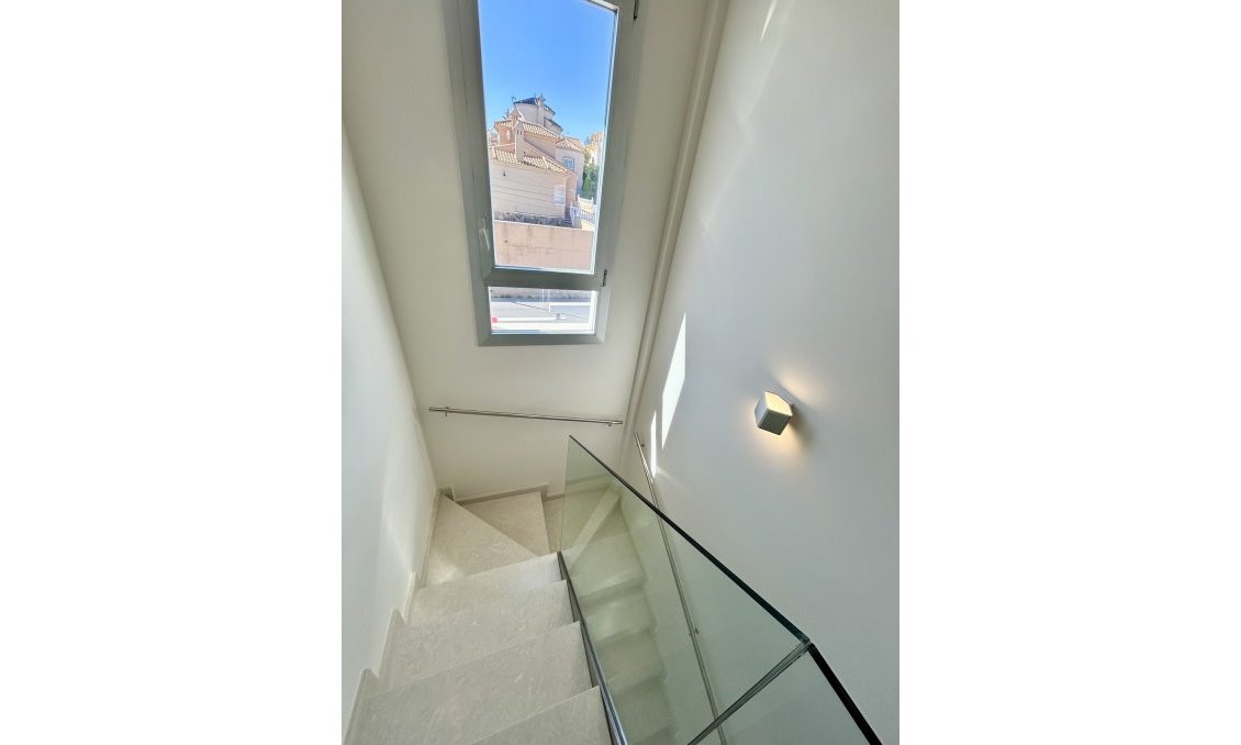 Használt Ingatlanok - Villa -
Villamartin - Costa Blanca