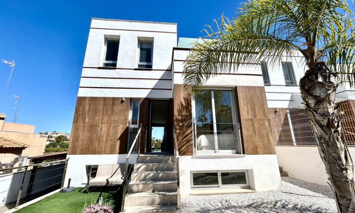 Használt Ingatlanok - Villa -
Villamartin - Costa Blanca