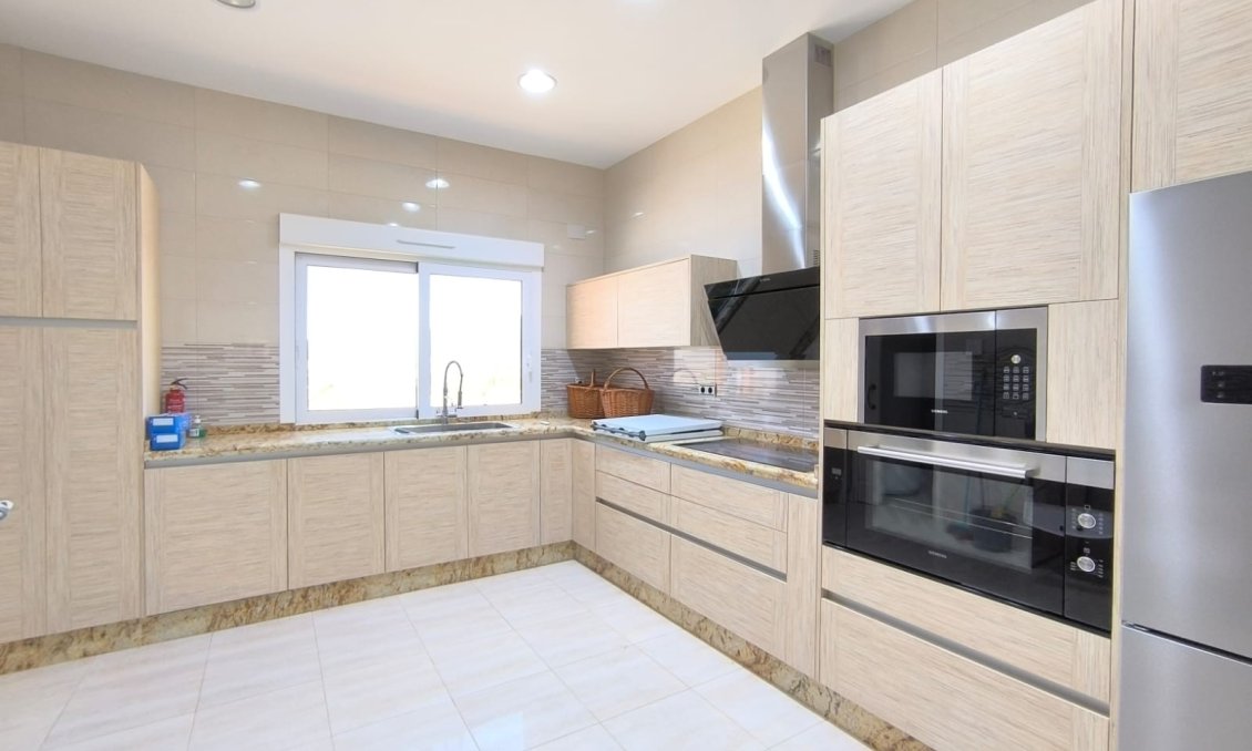 Használt Ingatlanok - Villa -
Pinoso - Inland