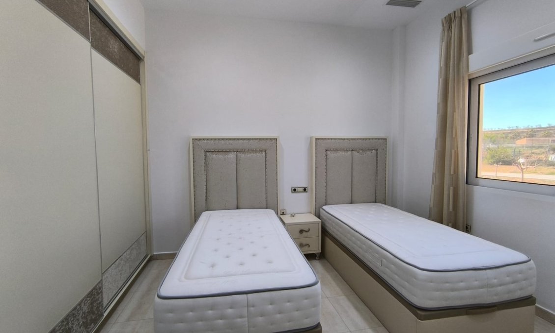 Használt Ingatlanok - Villa -
Pinoso - Inland