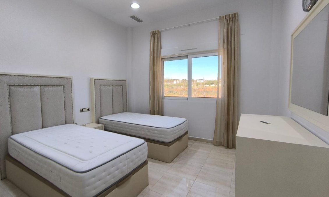 Használt Ingatlanok - Villa -
Pinoso - Inland