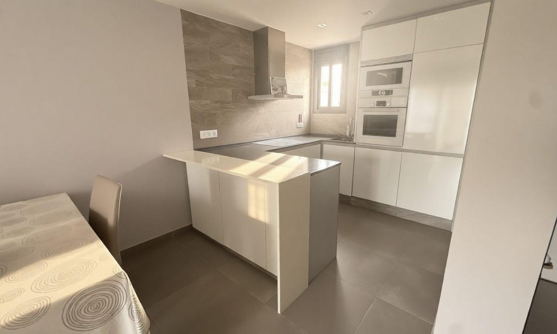 Használt Ingatlanok - Tetőtéri lakás -
Torrevieja - Costa Blanca