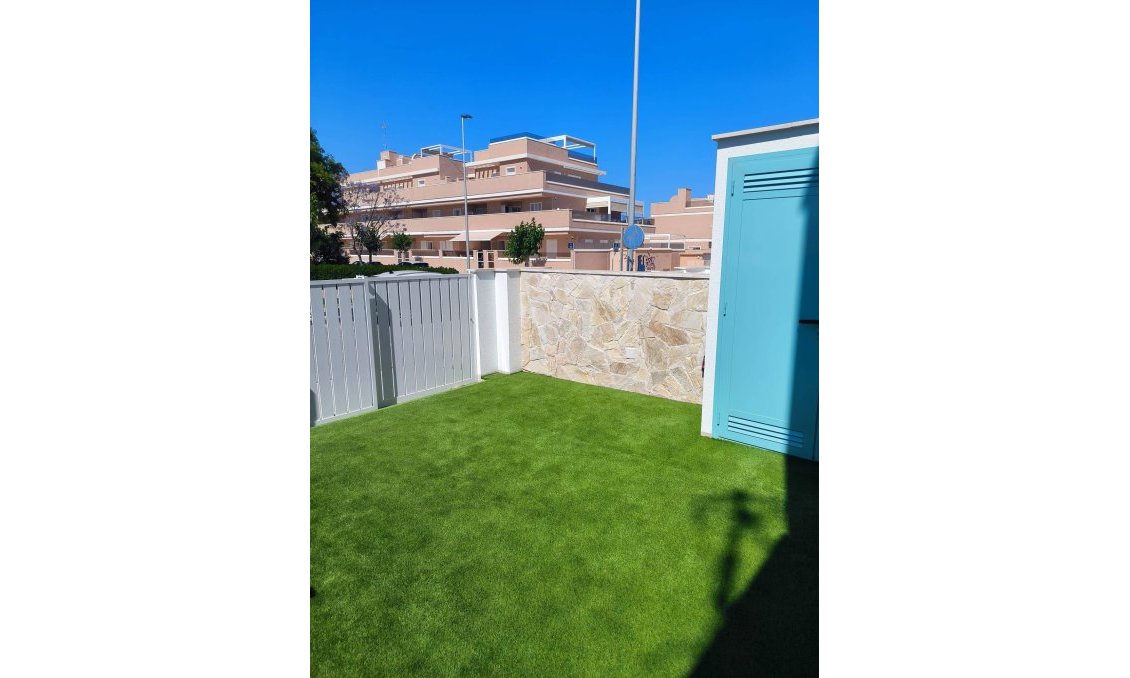 Resale - Bungalow -
Pilar de la Horadada - El Mojón