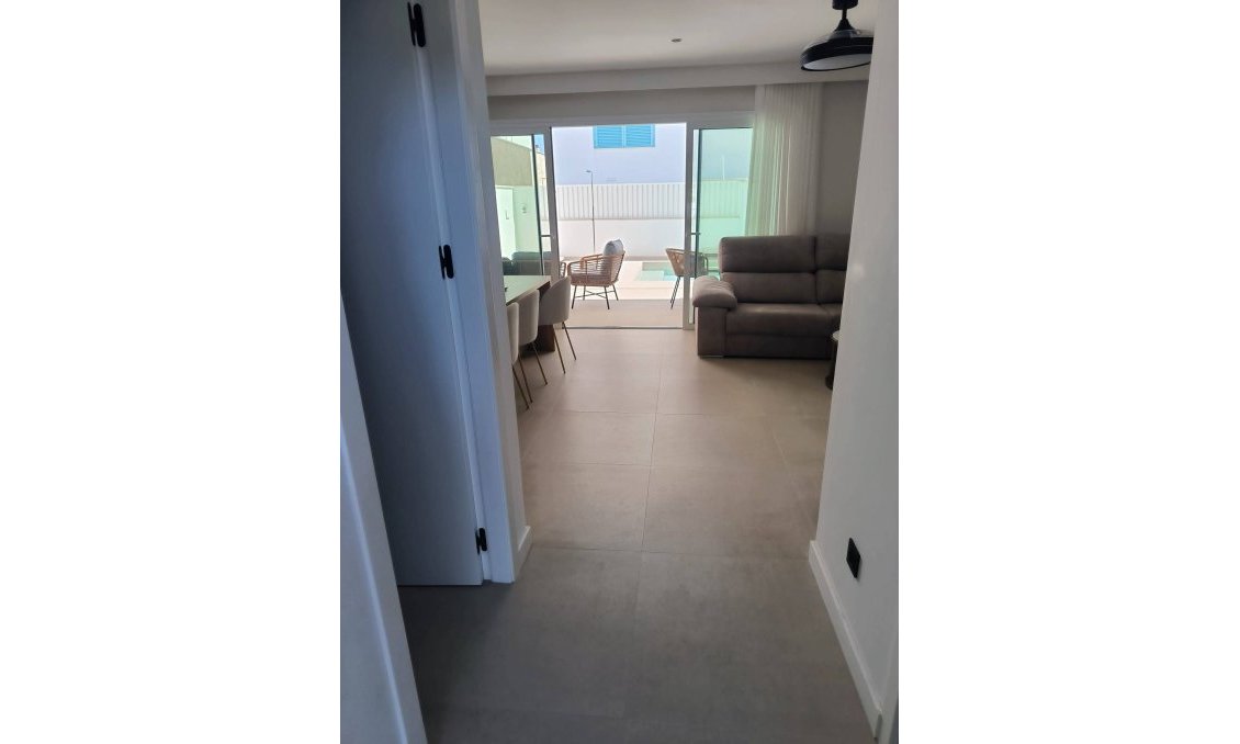 Resale - Bungalow -
Pilar de la Horadada - El Mojón