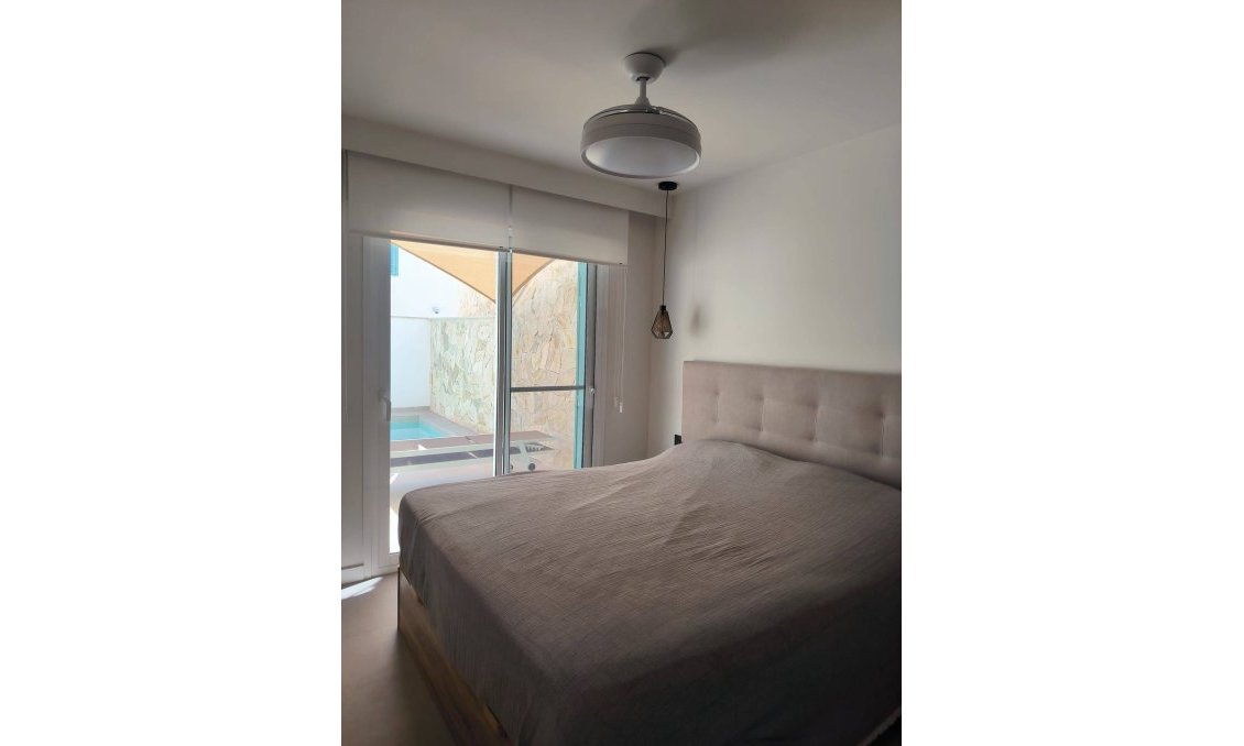 Resale - Bungalow -
Pilar de la Horadada - El Mojón