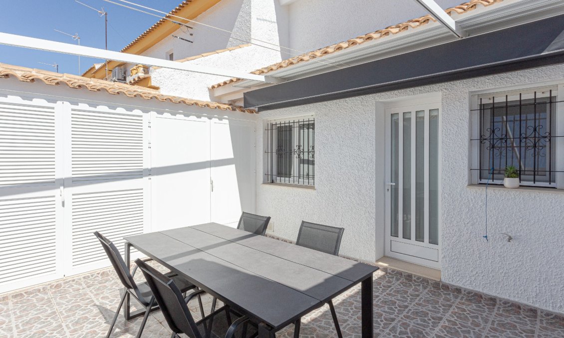 Resale - Villa -
Pilar de la Horadada - Costa Blanca