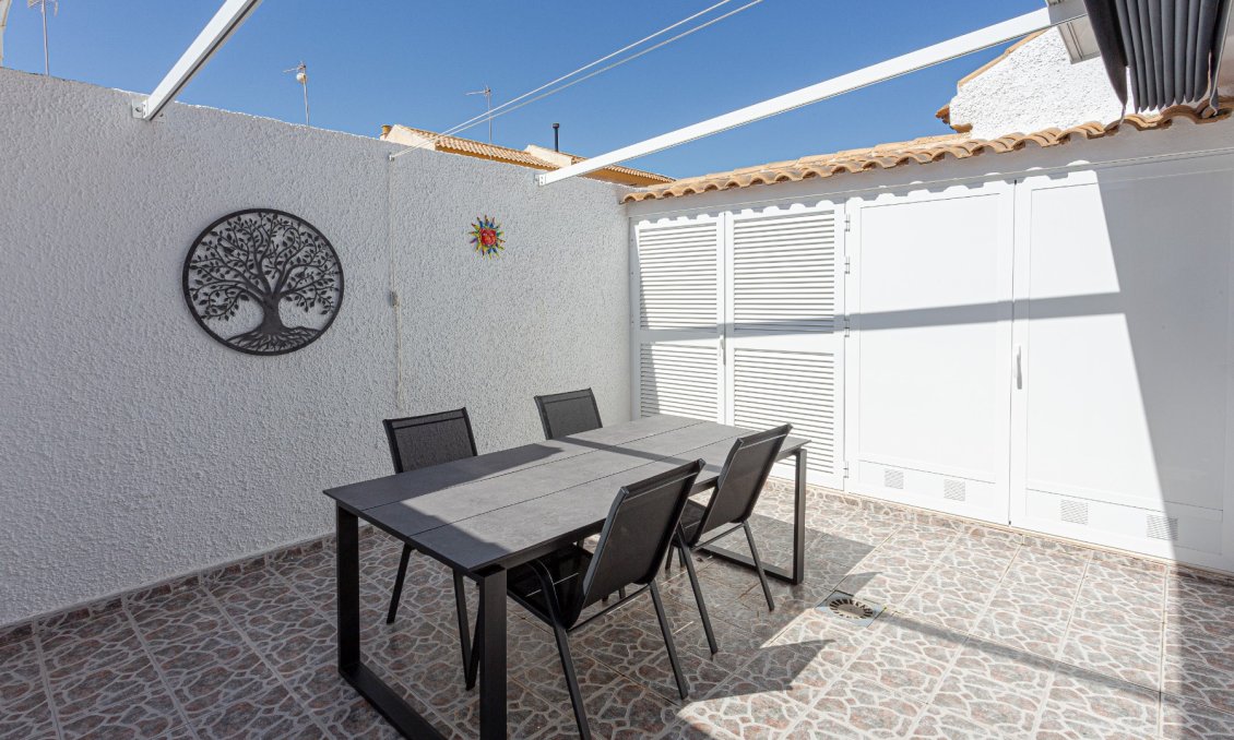 Resale - Villa -
Pilar de la Horadada - Costa Blanca