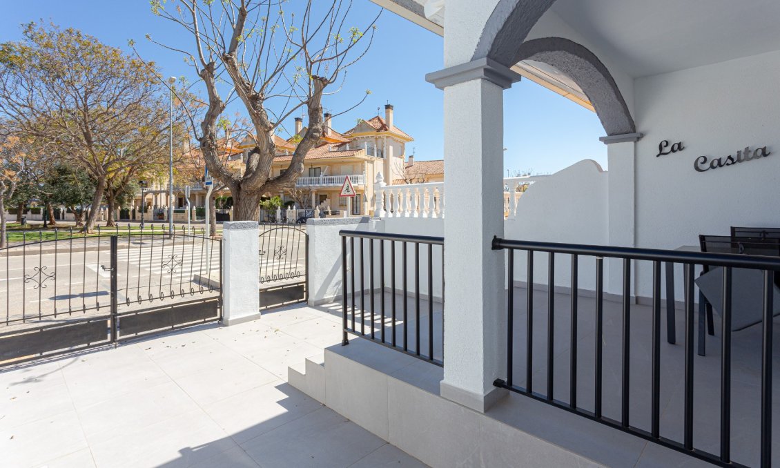 Resale - Villa -
Pilar de la Horadada - Costa Blanca