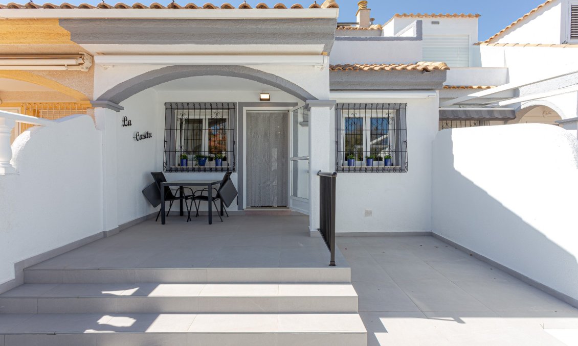 Resale - Villa -
Pilar de la Horadada - Costa Blanca