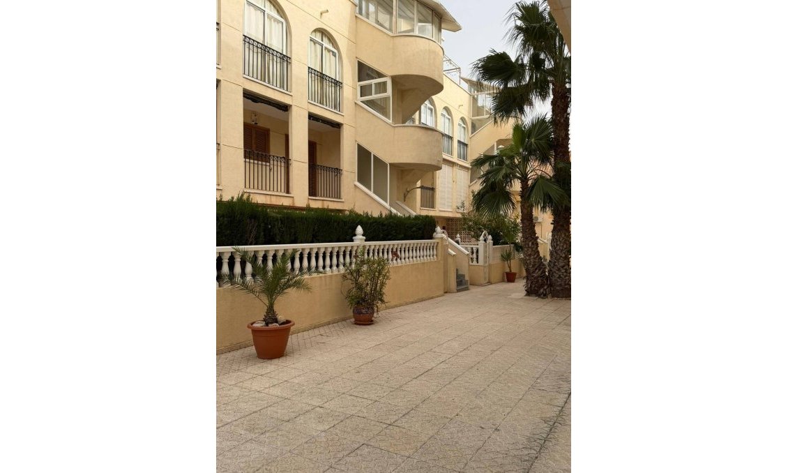 Használt Ingatlanok - Apartman -
Orihuela Costa - La Regia