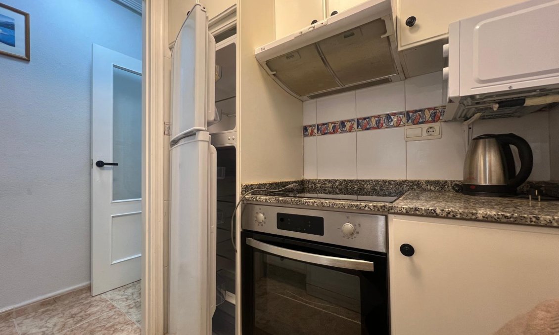 Segunda mano - Apartamento -
Torrevieja - Centro