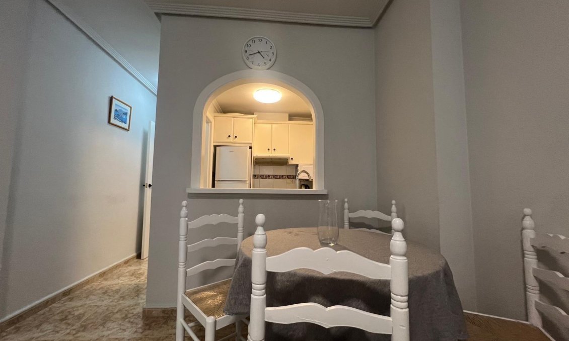Segunda mano - Apartamento -
Torrevieja - Centro