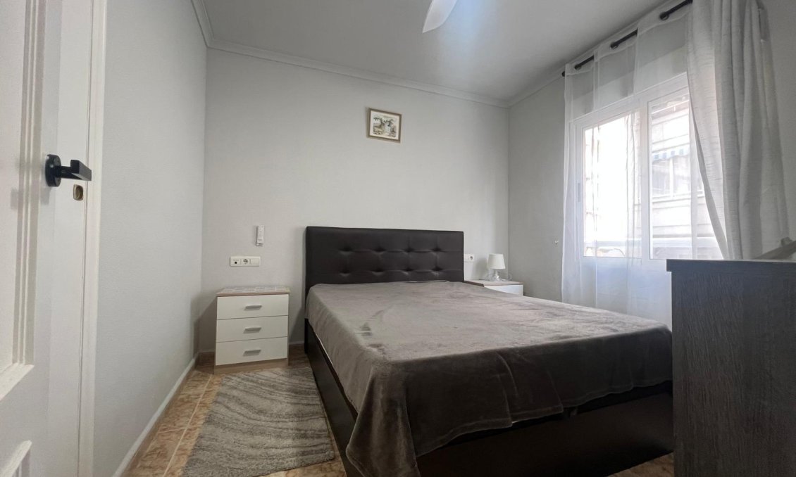 Segunda mano - Apartamento -
Torrevieja - Centro