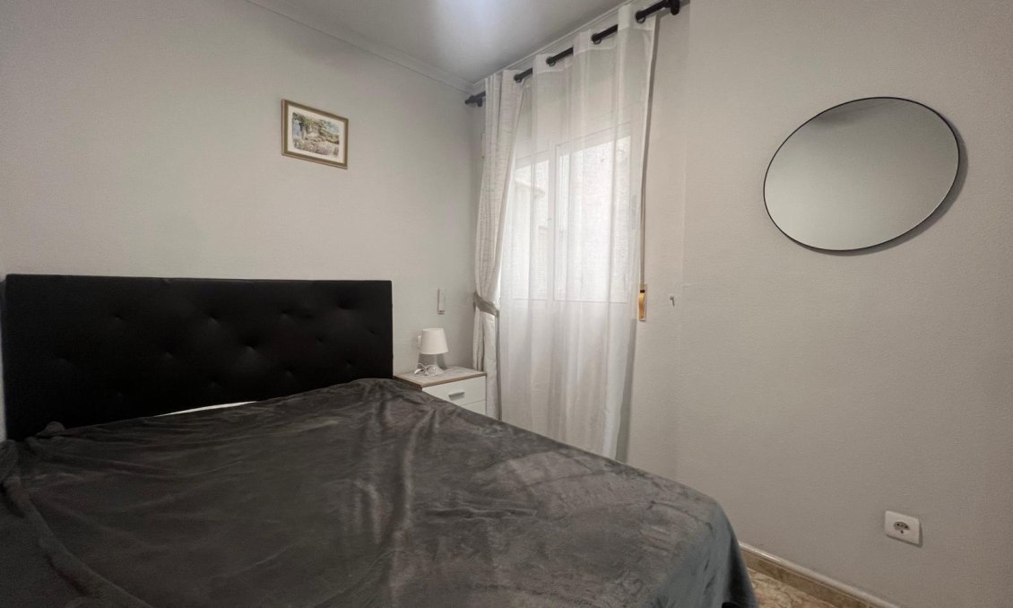 Segunda mano - Apartamento -
Torrevieja - Centro