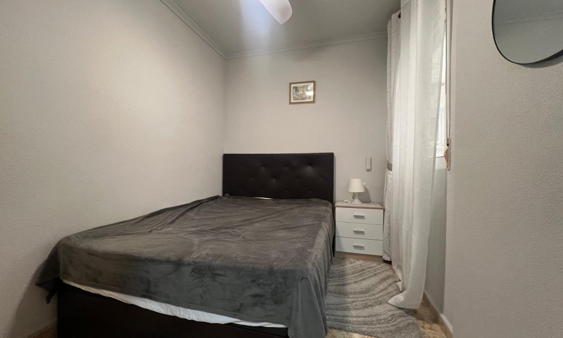 Segunda mano - Apartamento -
Torrevieja - Centro
