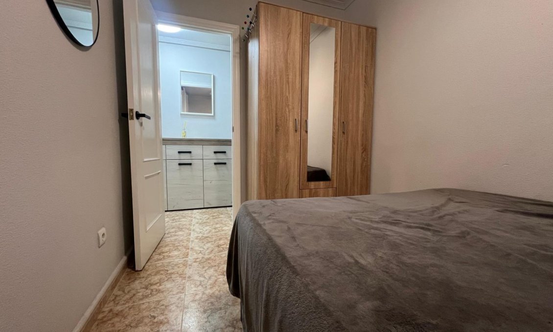 Segunda mano - Apartamento -
Torrevieja - Centro