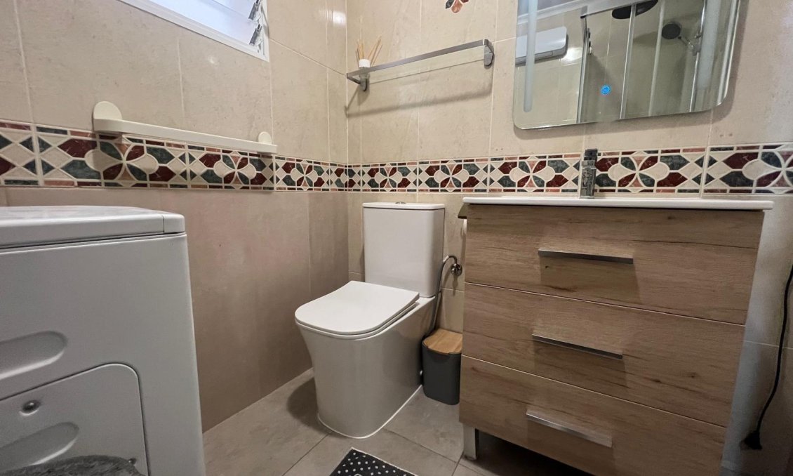 Segunda mano - Apartamento -
Torrevieja - Centro