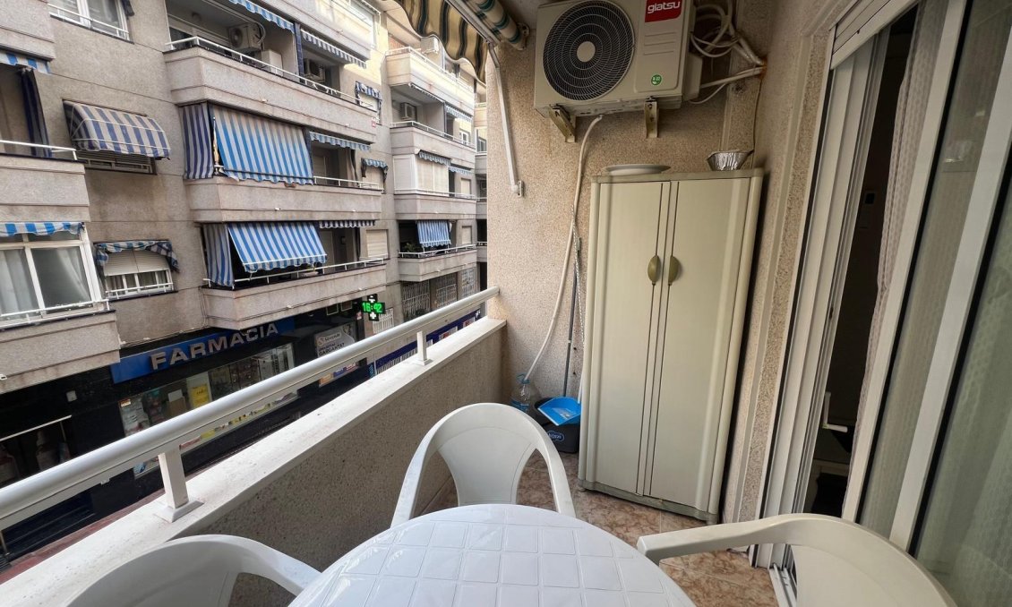 Segunda mano - Apartamento -
Torrevieja - Centro