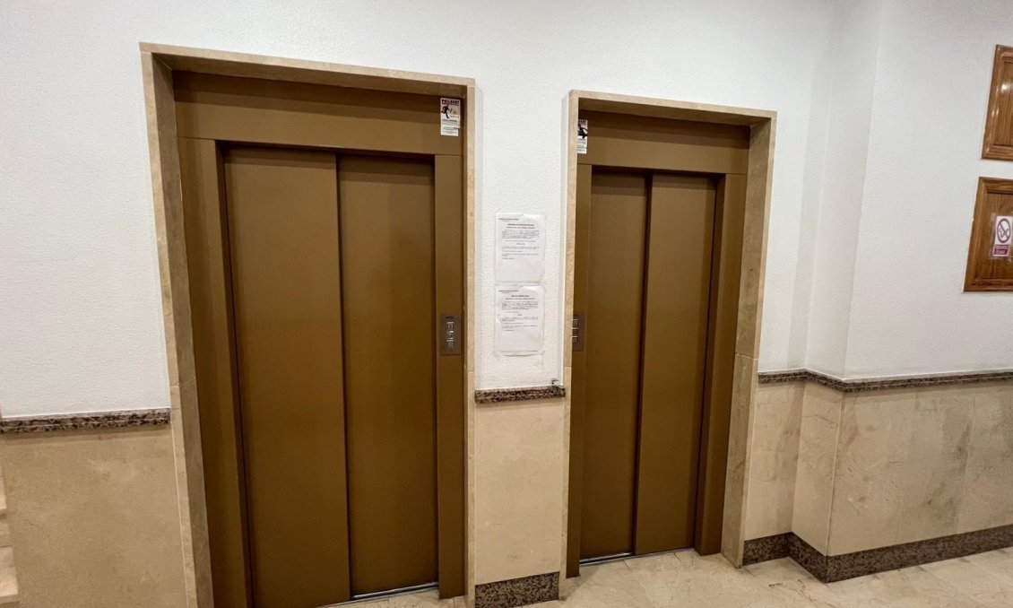 Segunda mano - Apartamento -
Torrevieja - Centro