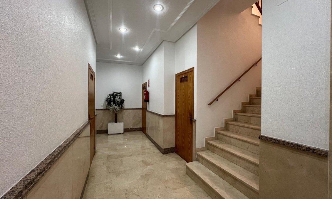 Segunda mano - Apartamento -
Torrevieja - Centro