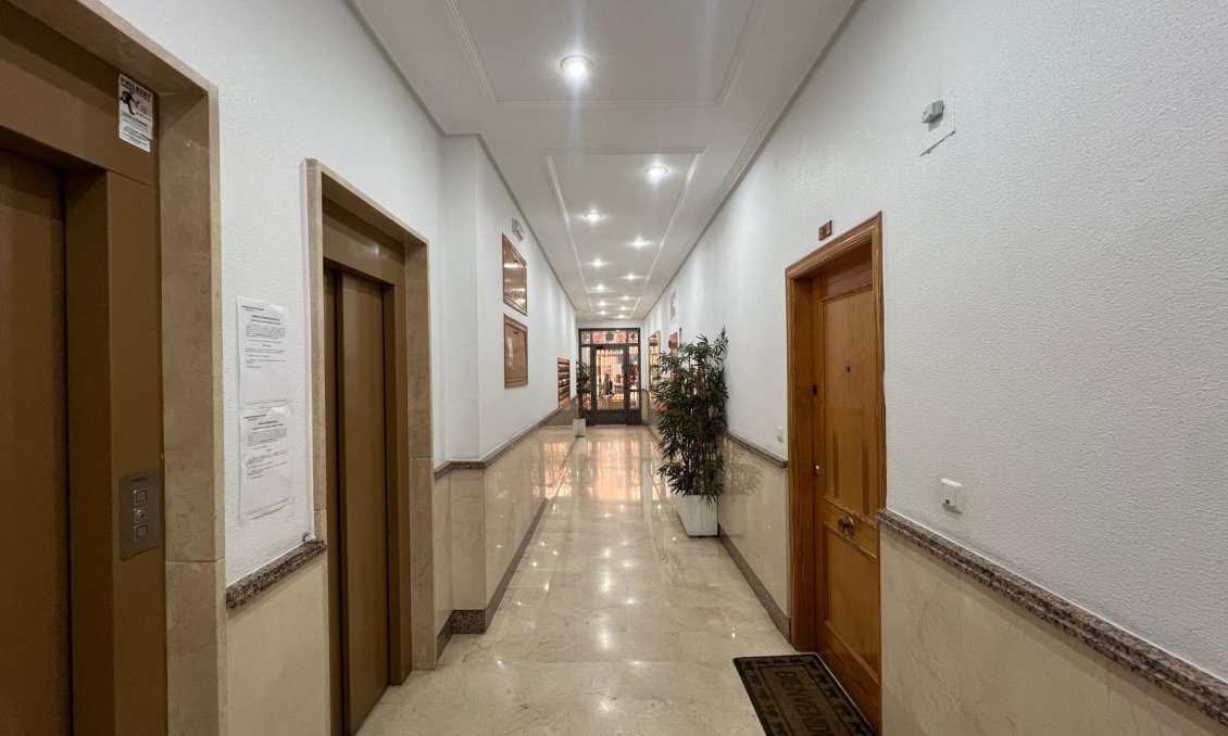 Segunda mano - Apartamento -
Torrevieja - Centro