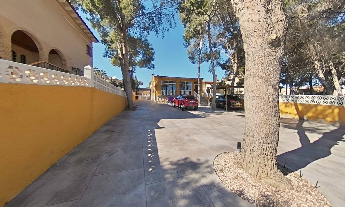 Használt Ingatlanok - Villa -
Torrevieja - Los Balcones