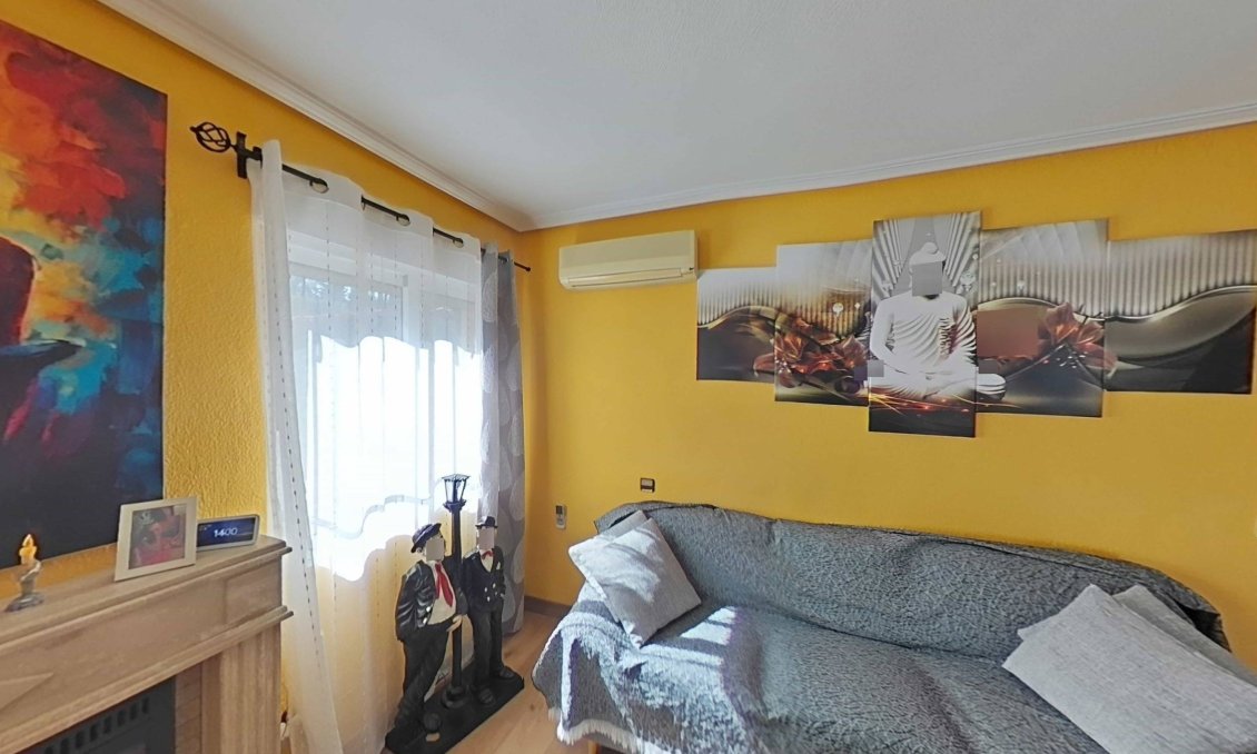 Használt Ingatlanok - Villa -
Torrevieja - Los Balcones