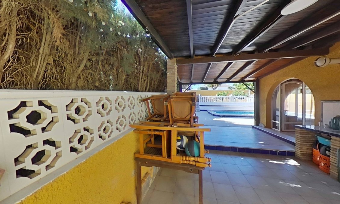 Használt Ingatlanok - Villa -
Torrevieja - Los Balcones