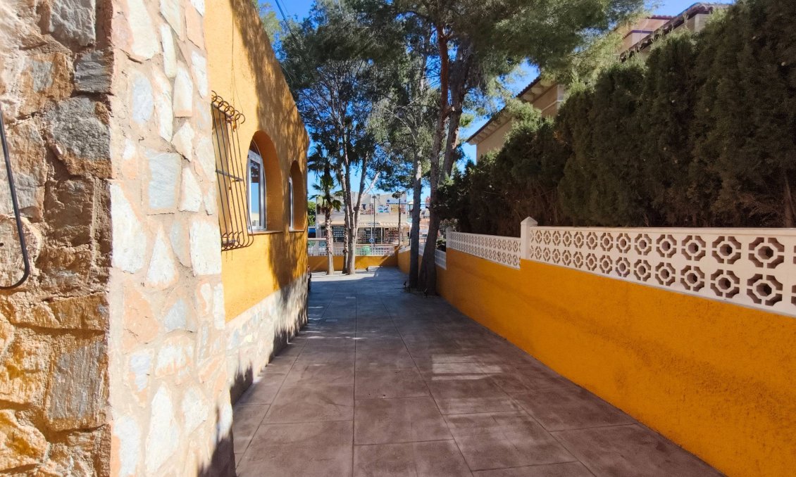Használt Ingatlanok - Villa -
Torrevieja - Los Balcones