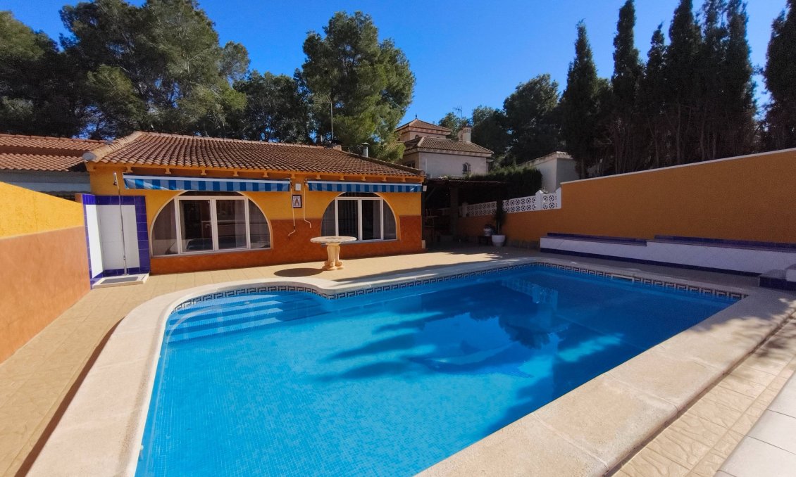 Használt Ingatlanok - Villa -
Torrevieja - Los Balcones