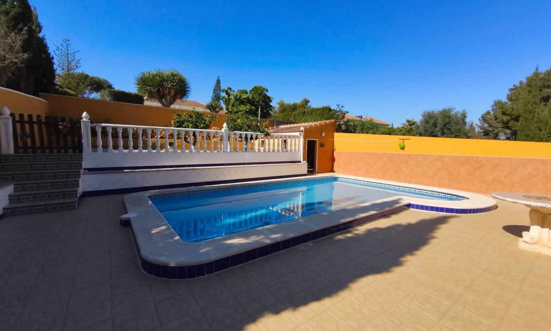 Használt Ingatlanok - Villa -
Torrevieja - Los Balcones