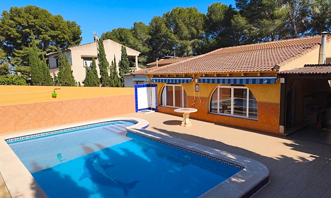 Használt Ingatlanok - Villa -
Torrevieja - Los Balcones