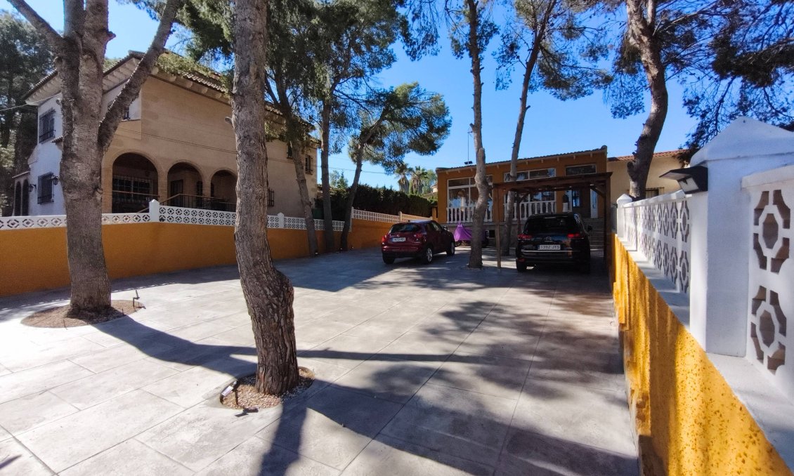 Használt Ingatlanok - Villa -
Torrevieja - Los Balcones